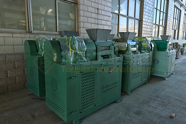 四川客戶整套復(fù)合肥設(shè)備發(fā)貨現(xiàn)場