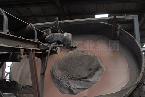 新疆年產(chǎn)十萬噸有機(jī)無機(jī)復(fù)混肥生產(chǎn)線裝車發(fā)貨 新疆年產(chǎn)十萬噸有機(jī)無機(jī)復(fù)混肥生產(chǎn)線裝車發(fā)貨