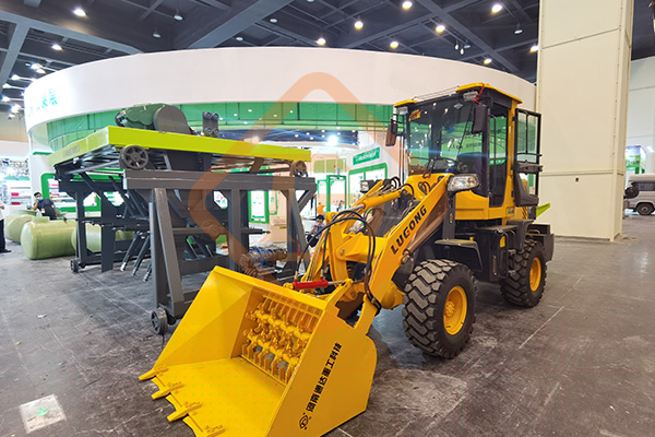 鏟車.jpg 鏟車.jpg