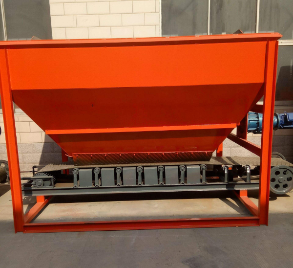 鏟車(chē)喂料_看圖王.jpg 鏟車(chē)喂料_看圖王.jpg