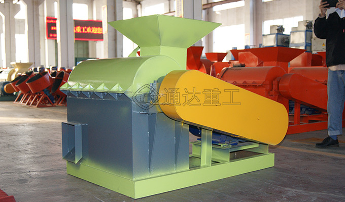 小型牛糞有機(jī)肥粉碎機(jī)