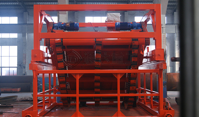 有機廢棄物池式好氧發(fā)酵鏈板翻拋機