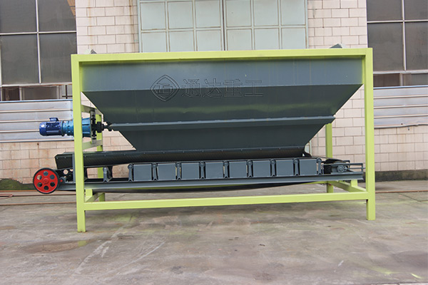 有機(jī)肥鏟車喂料機(jī)