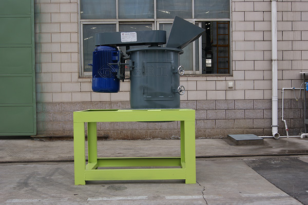 立式粉碎機.jpg 立式粉碎機.jpg