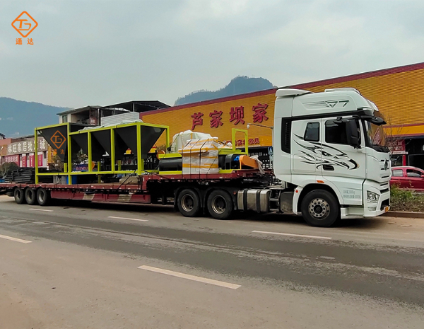 通達(dá)重工小型粉狀有機(jī)肥生產(chǎn)線已發(fā)往重慶萬州1.jpg 通達(dá)重工小型粉狀有機(jī)肥生產(chǎn)線已發(fā)往重慶萬州1.jpg